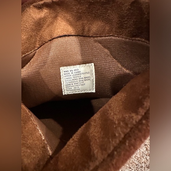 Frilly boots - Picture 2 of 5